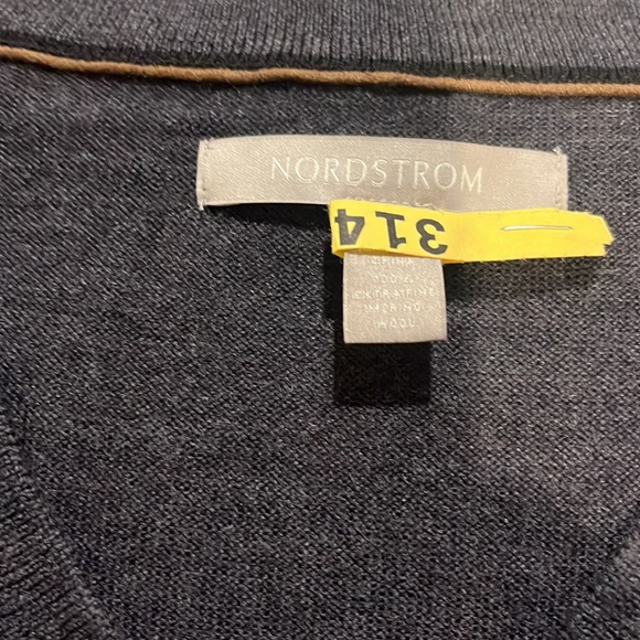 XXL Nordstrom V-neck Grey Xtra Fine Merino wool sweater - Picture 5 of 5